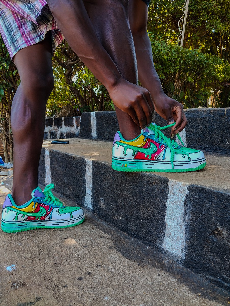 TapiwaMlinga's tweet photo. Before meets the After,
Get your kicks customised on 0991919437,don't be a boring sneaker head 🤣🖤🫣 https://t.co/FEOGOaXoi7
