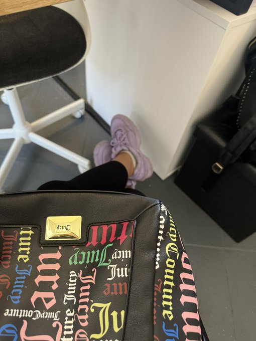 Jestem na pazurkach 😉 jaki kolorek zrobić? https://t.co/cb7Z1MZ9Wj