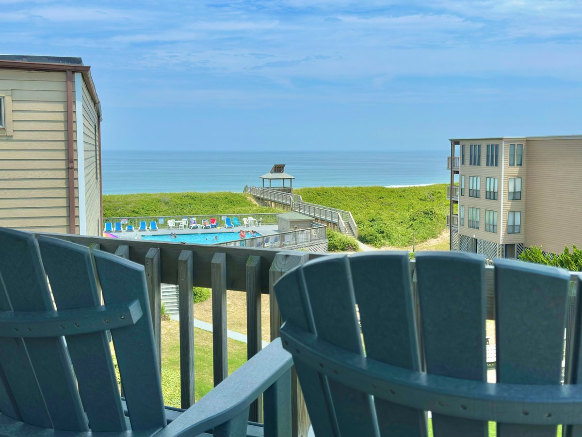 AllAboutOBX's tweet photo. Sweet condo in an oceanfront complex w amazing views in Duck, NC. Only $405,000. Primary, secondary or investment ($40K in 2023). Call All About OBX Real Estate 252-207-1147. #oceanfront #ducknc #investment #outerbanks #obx https://t.co/ZhdplllHZu https://t.co/Hu7ccJGQMJ