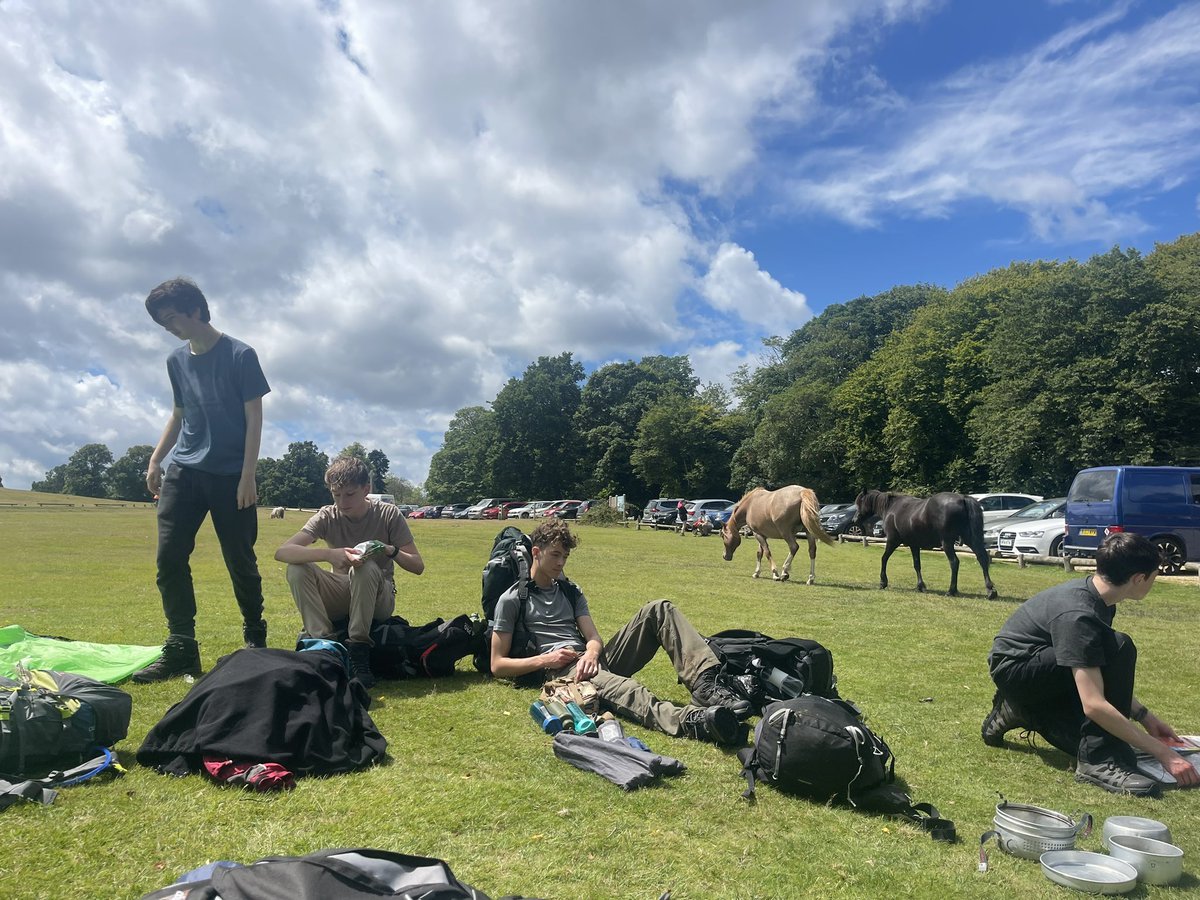 Queenssch_stdnt's tweet photo. Team 3 first at the finish! Well done team! #dofe https://t.co/65EUgqv7U1