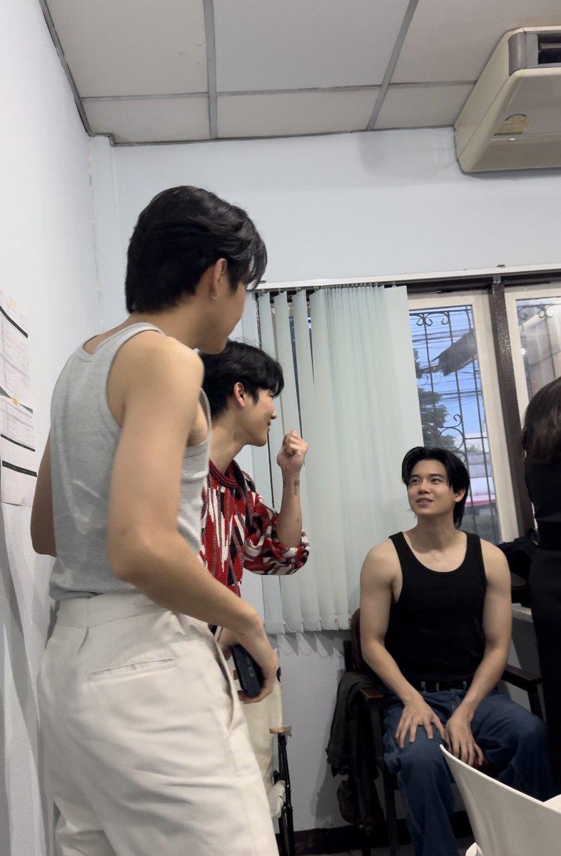 kwangg28's tweet photo. น้องมาร์คออกมาลูกกกกพี่เค้าหวง 

ตำรวจก็จะจับหนูทุกวันที่มากองเลยหรอ😔😣
 #JACKANDJOKERQ12 https://t.co/1mTtf2qIuv