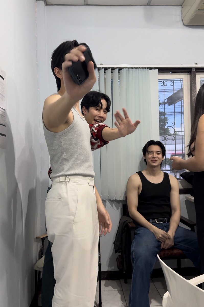 kwangg28's tweet photo. น้องมาร์คออกมาลูกกกกพี่เค้าหวง 

ตำรวจก็จะจับหนูทุกวันที่มากองเลยหรอ😔😣
 #JACKANDJOKERQ12 https://t.co/1mTtf2qIuv