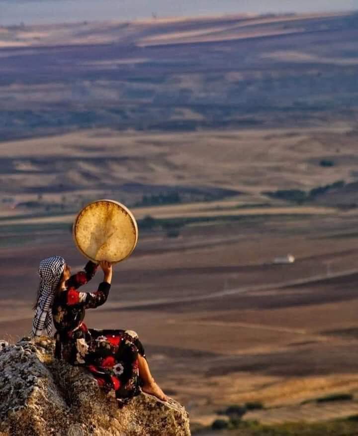 Ve sen elindeki erbaneyle dünyada ki tüm güzellikleri uyandıran kadın emin ol yaşam senin...!