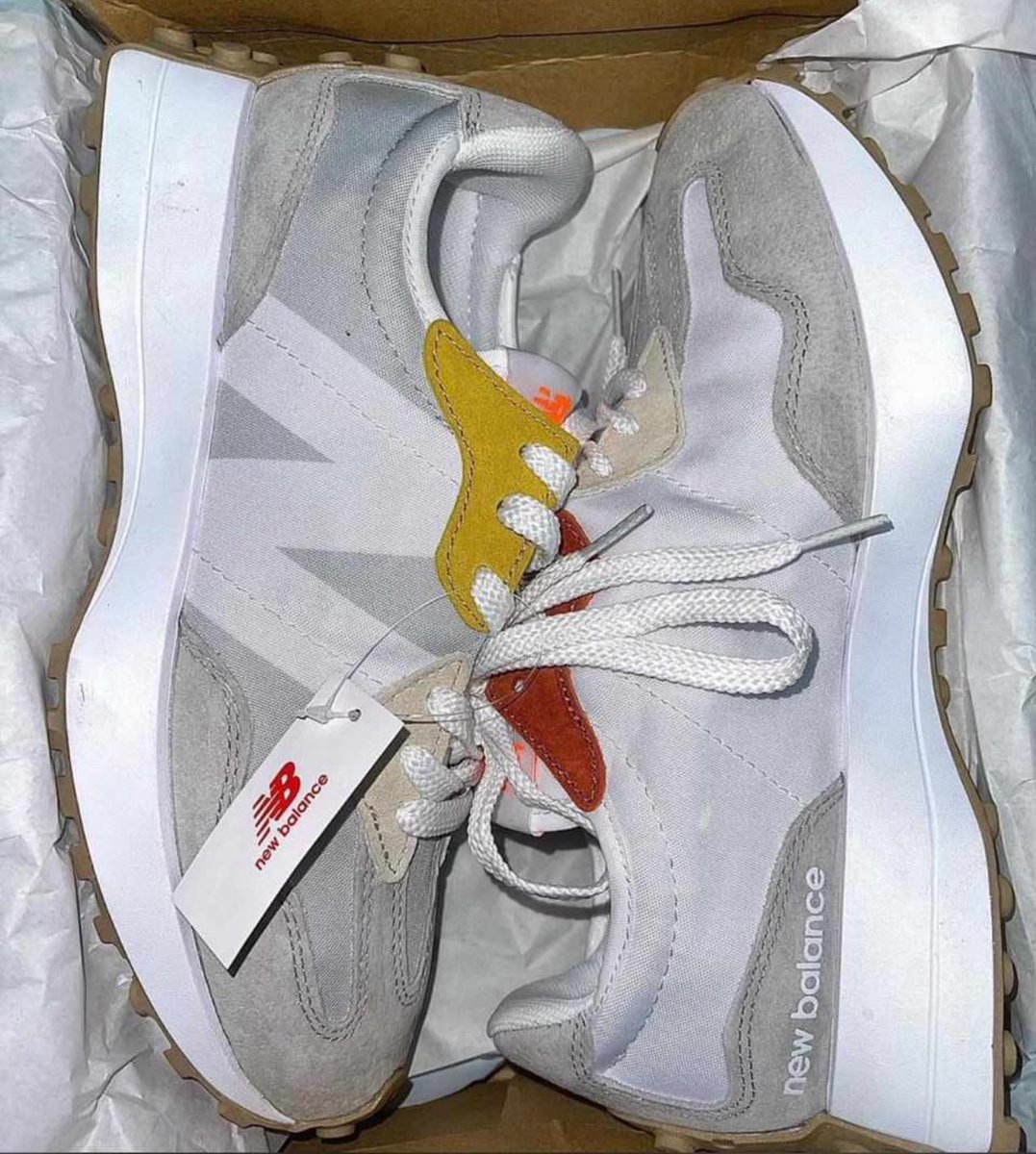 SELFSTORE_'s tweet photo. New balance 327
Pointure : 39 à 44
Prix : 40$
Whatsapp : https://t.co/hTUa6ZPqks
#Selfstore https://t.co/C2H1394HKs