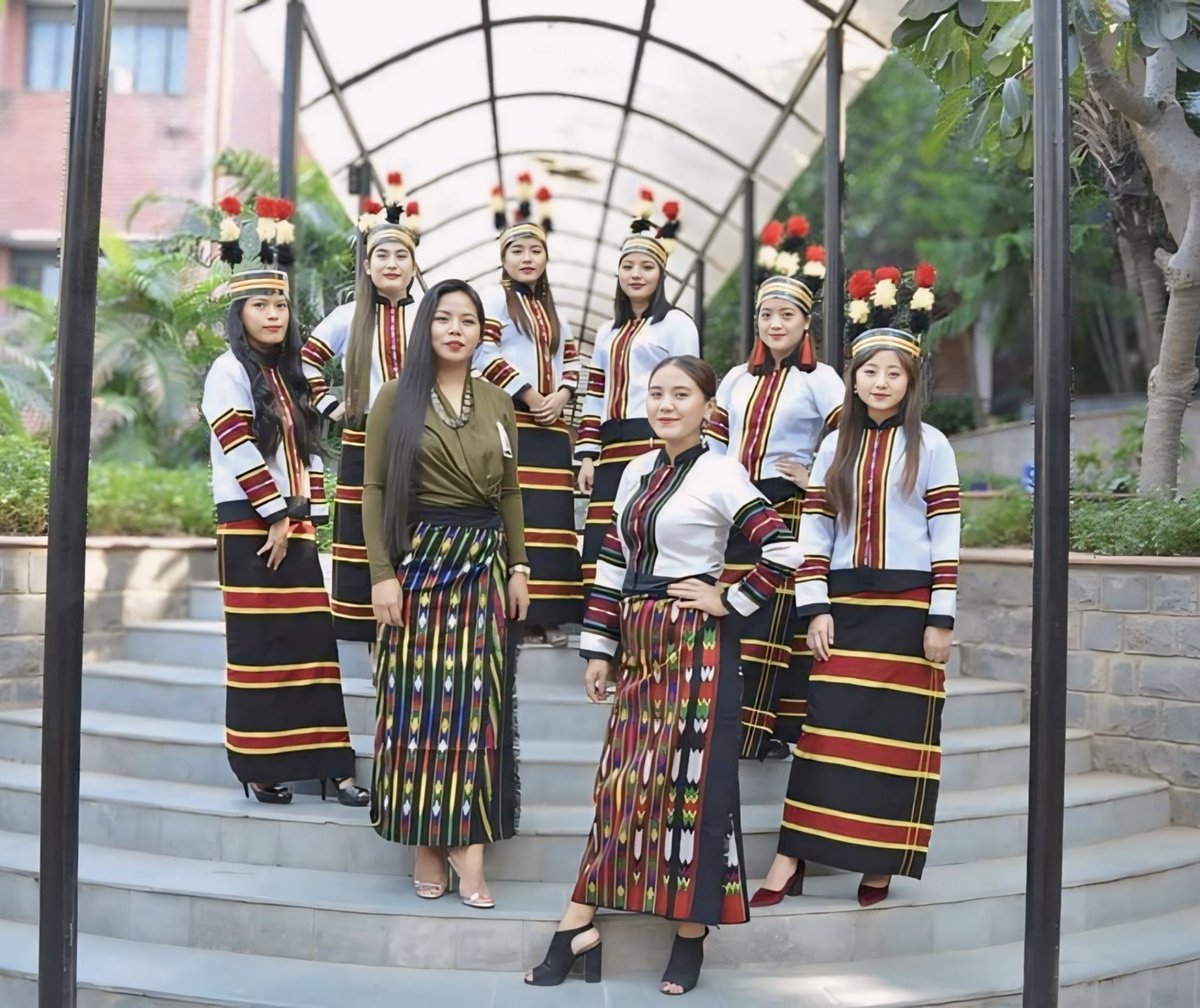being_chikim's tweet photo. Simte Traditional Attire
#simte #simtedress #simtethuam #simtetribe #simtetraditionalattire #simtetraditionaldress #khangthahpuan #simtepuandum #simtepuanlaisan #puanlaisan #chin #kuki #mizo #zomi #zo #zohnahthlak #chikim #beingchikim @TribalAffairsIn @incredibleindia https://t.co/J95hFPaTQs