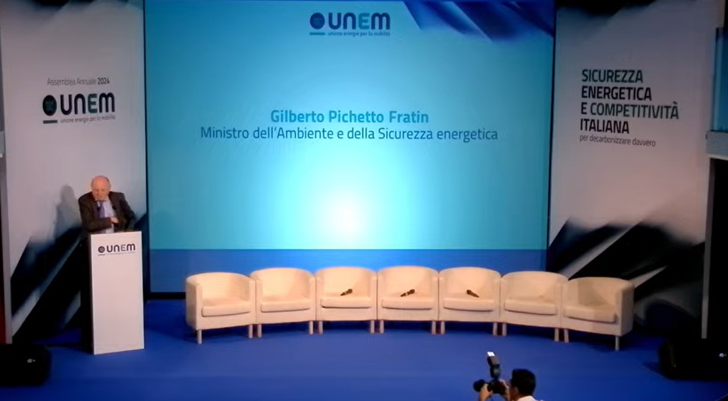 ENEAOfficial's tweet photo. Oggi a Roma l'assemblea @unem_it. I lavori della giornata sono stati aperti dal Ministro dell'Ambiente e della sicurezza energetica Gilberto #Pichetto Fratin.
Per #ENEA ha partecipato Isabella #DeBari responsabile della divisione Bioenergie, bioraffinerie e chimica verde. https://t.co/0uq4pkbhC9