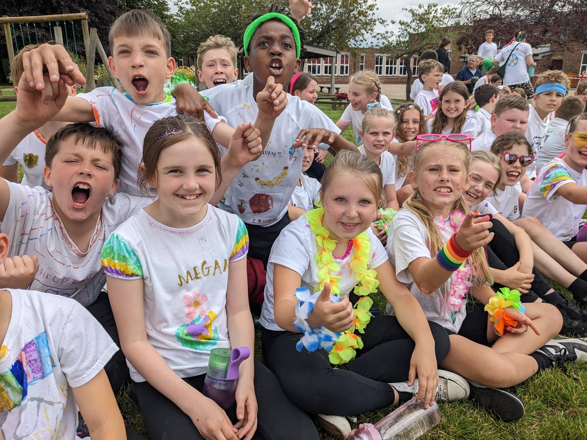 CarrJuniorYork's tweet photo. Year 4 ready for today's rainbow run! #shinefest #happy #carrstars https://t.co/Bhx9FDKw9n