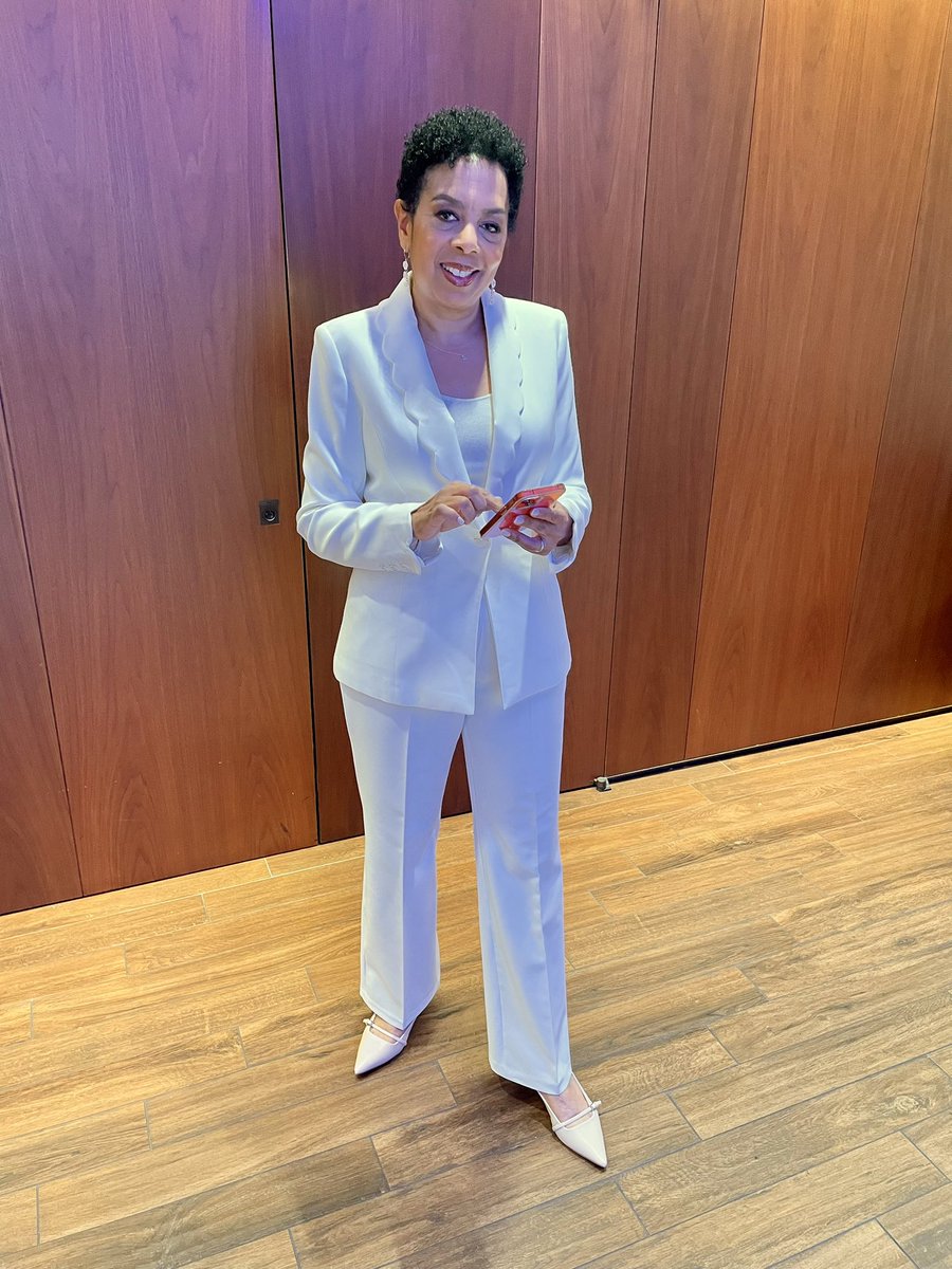 Sharon Epperson tweet media