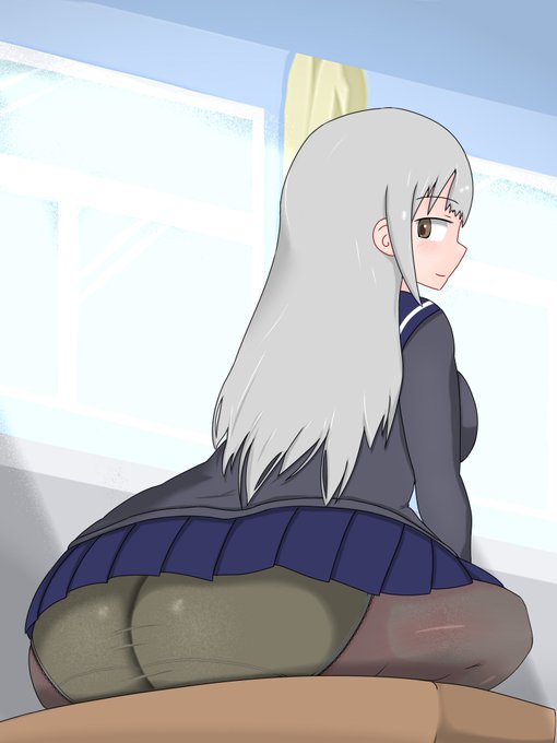 床間ちゃん机の上に乗らないで…やっぱ降りないで… 