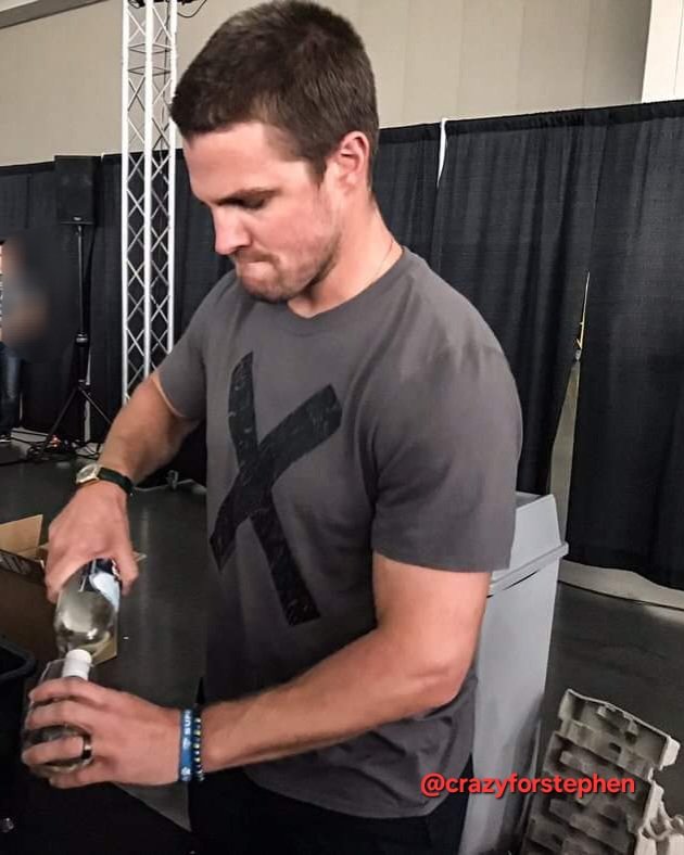marabrazil2's tweet photo. #StephenAmell 
#HVFF Nashville 2017
Nocking Point Party.
#nockingpoint https://t.co/07vEa6kPQ5