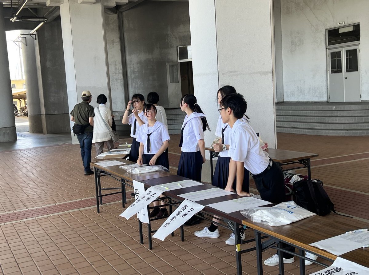 miikehighschool's tweet photo. 【JAXA講演会参加】

7月6日大牟田市で開かれたJAXA講演会に本校から92名が参加しました。JAXA宇宙科学研究所副所長（東大教授）の藤本正樹先生と、大牟田市出身で前JAXA宇宙教育センター長の北川智子先生の講演。
世界のトップの名言の数々に出会いました。（画像は受付、プレゼンターの本校生徒） https://t.co/3rweCCVt1g