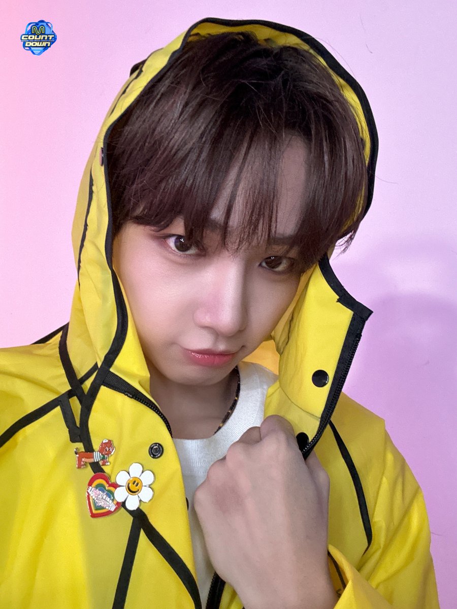 MnetMcountdown's tweet photo. 이번 주 MC 의상 컨셉은! 🐶🐥🐱🔀

MC석에 방청 오시는 팬분들도! 안방 1열의 팬분들도!
🐶🐥🐱🔀로 드레스코드를 완성해 주세요!

⚠️ 드레스코드는 권장 사항으로 필수가 아닙니다 ⚠️

#엠카운트다운 #MCOUNTDOWN https://t.co/PuuBNSBI5s