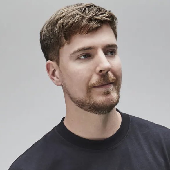 MovistareSports's tweet photo. 🟣 MrBeast quiere ser presidente de EEUU:

Deberá esperar a tener, como mínimo, 35 años (tiene 26): "Haría del pueblo estadounidense mi prioridad".

"Para los problemas que desconozco, pediré a expertos de izquierda y derecha que me asesoren para encontrar el término medio que sea mejor para el país".