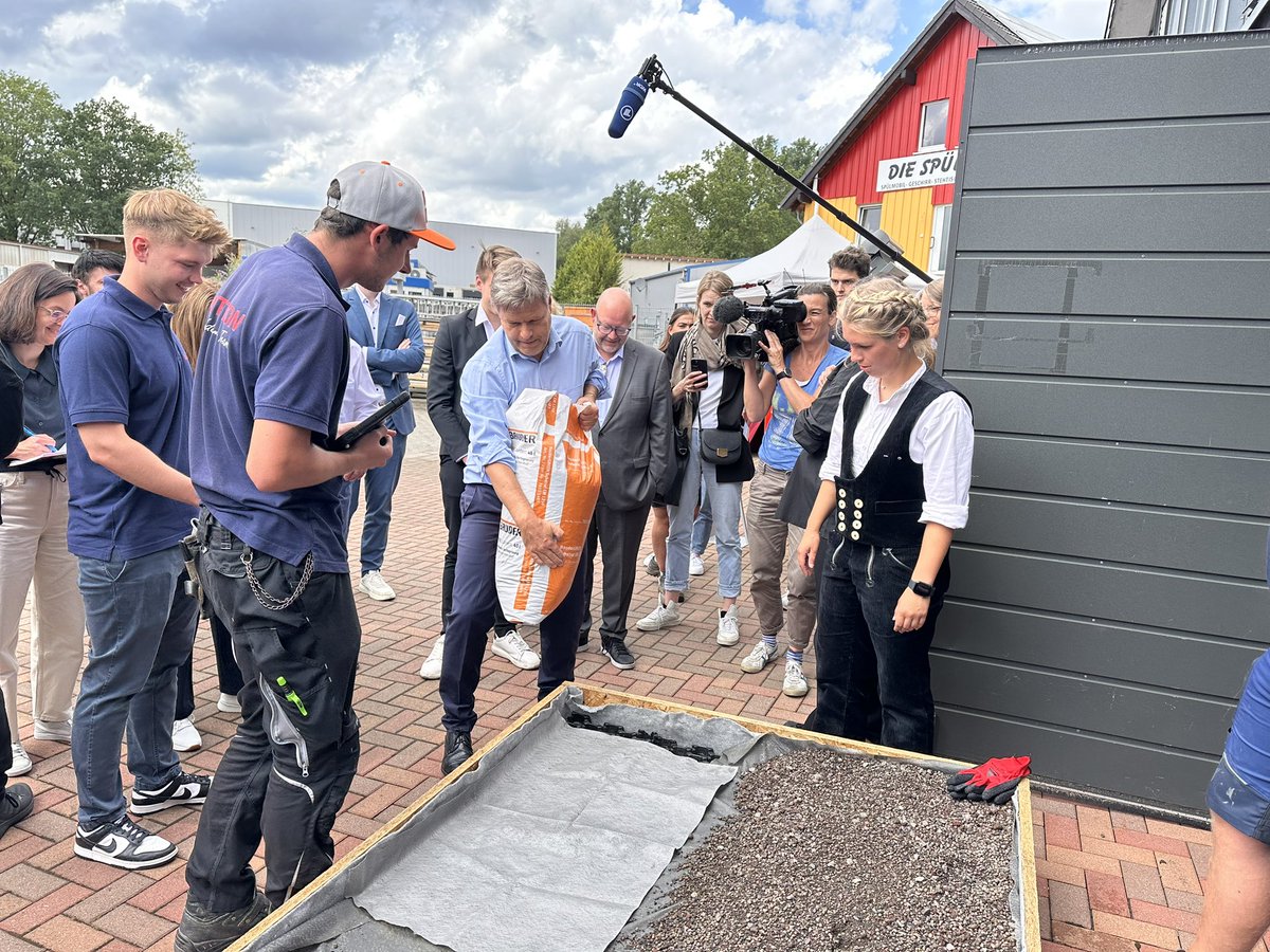 Andreas Hoenig tweet media