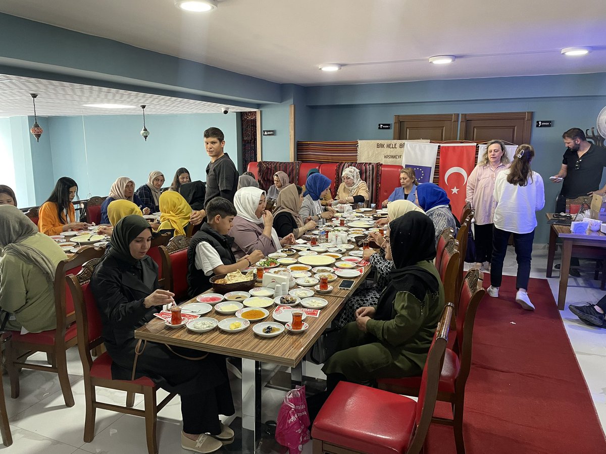 bakhelebak's tweet photo. İşitme Engelliler ve Aileleri Derneği tarafından organize edilen Toplum Temelli Yerel İnsiyatifler Programı kapsamında Kadınlara yönelik eğitim ve kahvaltı programına ev sahipliği yaptık. @yusufkonak65 @FarizGl https://t.co/KfLc27wPKc