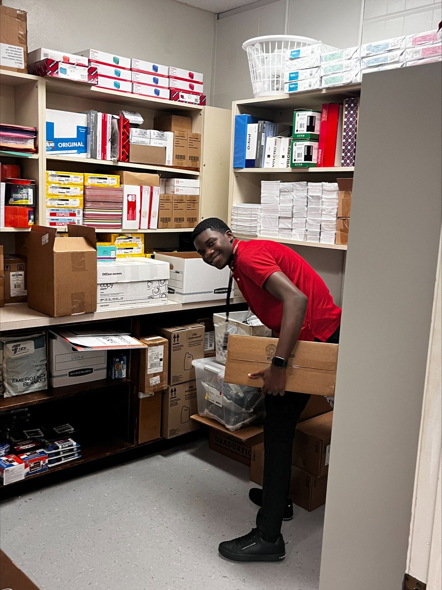 BrowardCTE's tweet photo. 🌟 Our interns receive real-world experiences! 🌟

Welcome Ajani Simpson, interning at Boyd H. Anderson High School, and Olivier Carlo and Trenese Tuff, interns at Stranahan High School. We’re thrilled to have you on board! #CTACEInternships #RealWorldExperience #FutureLeaders https://t.co/INDVXRPHsi
