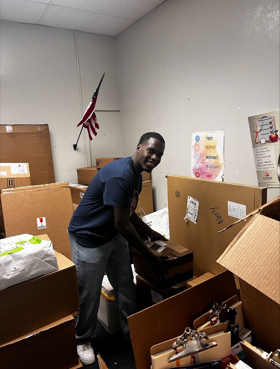 BrowardCTE's tweet photo. 🌟 Our interns receive real-world experiences! 🌟

Welcome Ajani Simpson, interning at Boyd H. Anderson High School, and Olivier Carlo and Trenese Tuff, interns at Stranahan High School. We’re thrilled to have you on board! #CTACEInternships #RealWorldExperience #FutureLeaders https://t.co/INDVXRPHsi