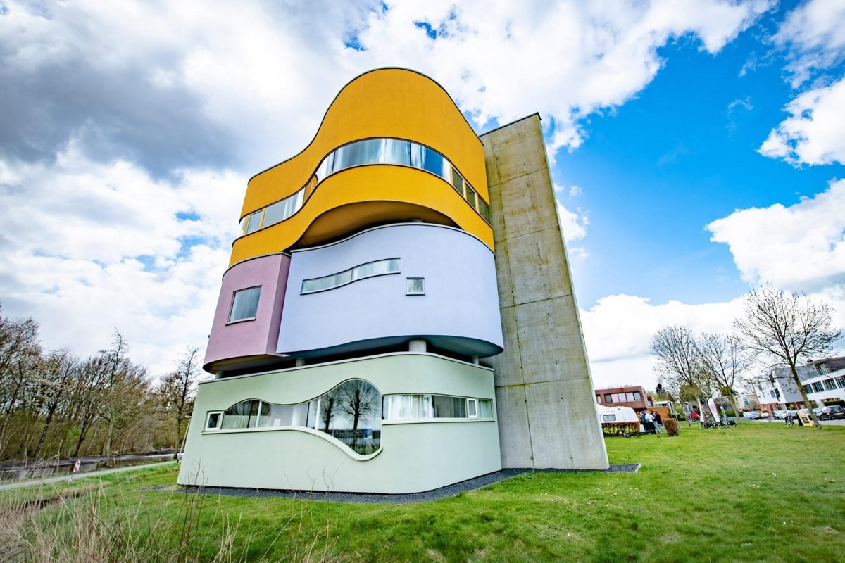 NIEUWE WALL HOUSE #2 TENTOONSTELLING. Vanaf 20 juli kun je de nieuwe tentoonstelling “DNA” bezoeken in Wall House #2. Hierin staat het concept van DNA centraal en wordt dit vertaald naar kunst. Ga jij de tentoonstelling bezoeken?