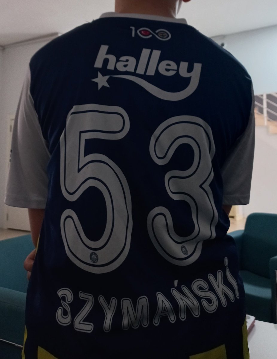 Ya 53 numara barışıma özel değil miiiiydi
<a href="/Barisalperyilmz/">Barış Alper Yılmaz</a>