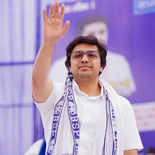 DeependraSonkar's tweet photo. आपका पसंदीदा बहुजन युवा नेता कौन है?

1- चन्द्रशेखर आजाद ASP 

2- आकाश आनंद  BSP https://t.co/d7OwgTyUpl