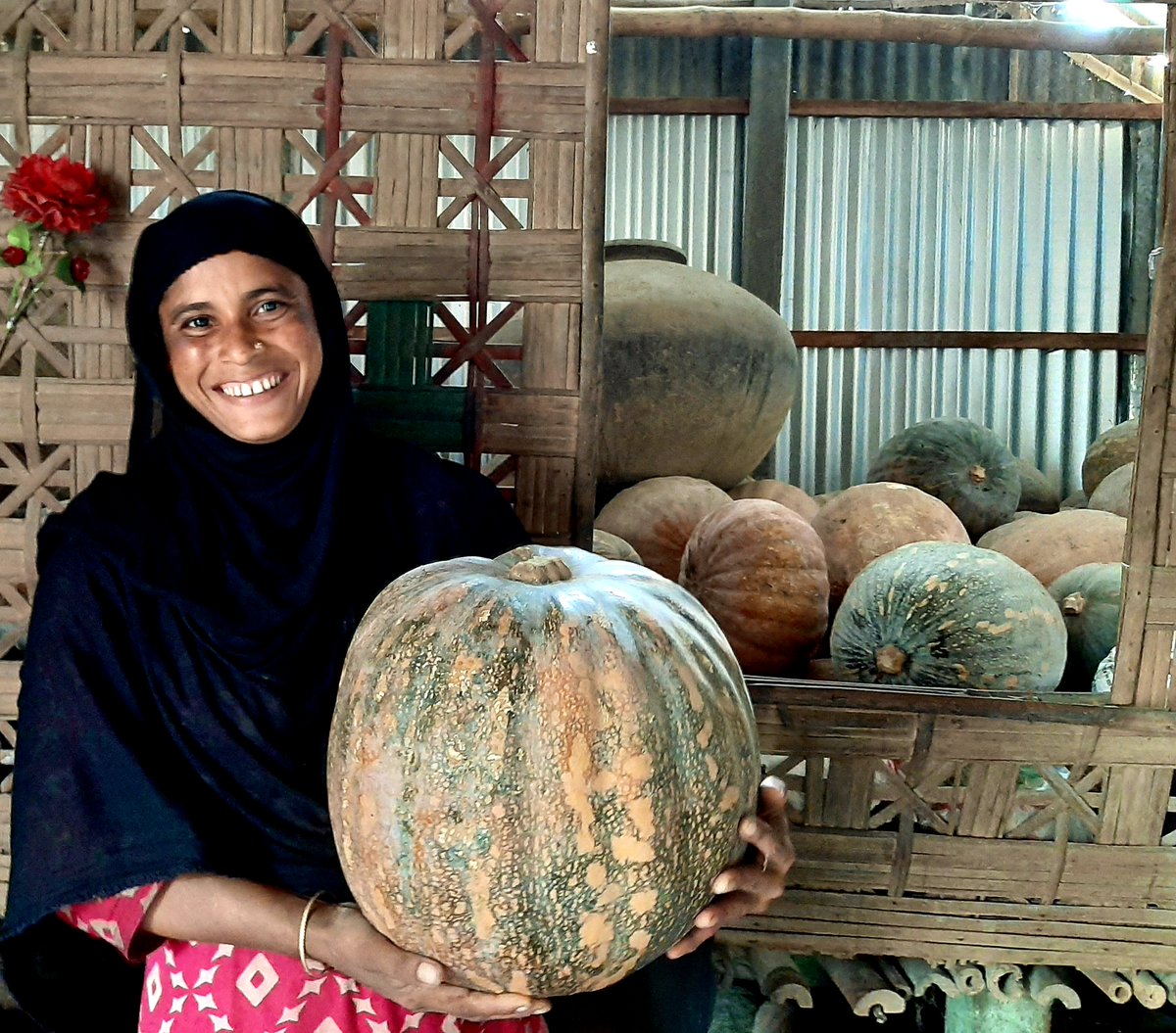 RituAtCARE's tweet photo. 5 years later, Khadiza is growing pumpkins and onions and rearing poultry, which provides enough income for her family to build a new house and for their three daughters’ education costs. Khadiza also has a voice in decision-making as an income-earning family member. https://t.co/ZwdaQ8S0wU