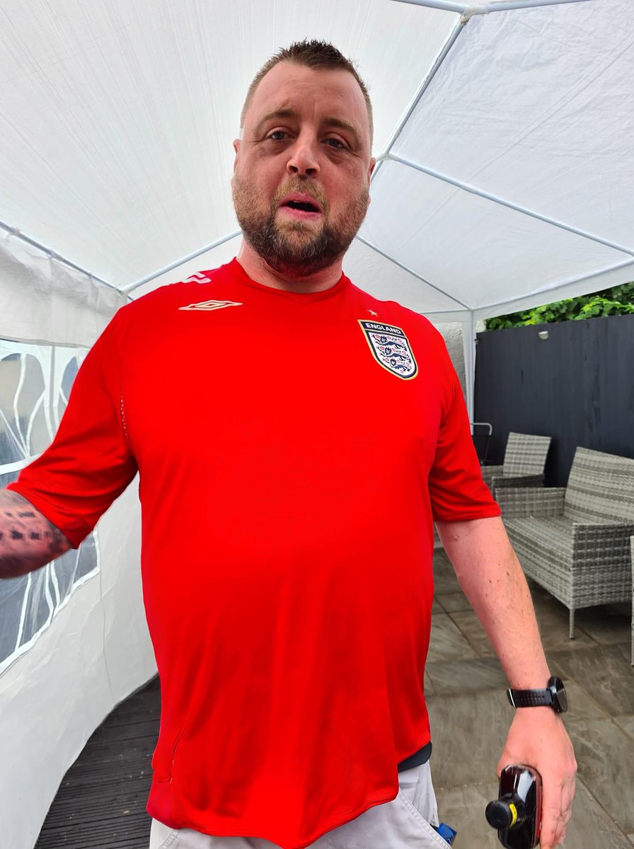 welshmart's tweet photo. @SkySportsNews  C'mon England Barrie-John #SSNThreeLions https://t.co/P8HwTJF7KO