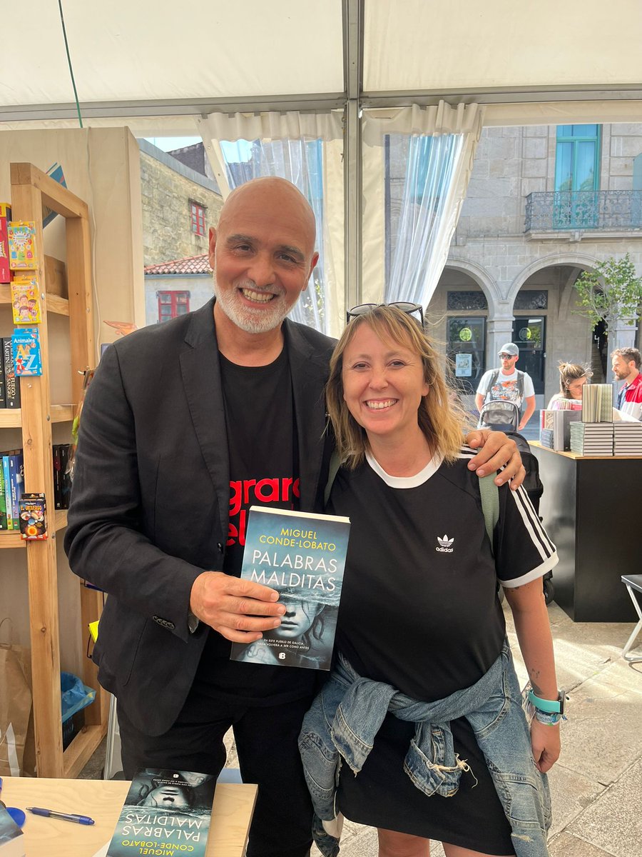El domingo estuvimos en la <a href="/festadoslibros/">festadoslibros</a> de Pontevedra con la Librería Clip

¡Gracias a todos los que me acompañasteis! Espero que disfrutéis de #palabrasmalditas🙂

 #MiguelCondeLobato #PeguinLibros #PeguinRandomHouse #EdicionesB #books #novela #thriller #bookstagram #libros