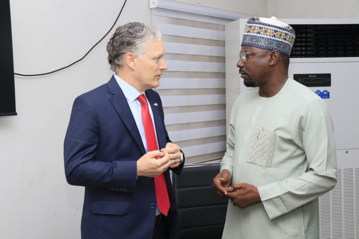 TheREANigeria's tweet photo. #PartnersinPower:
REA Executive Management with the team from @USAIDNigeria @PowerAfricaUS Nigeria Power Sector Program (NPSP). https://t.co/Hld9Xcmk7T
