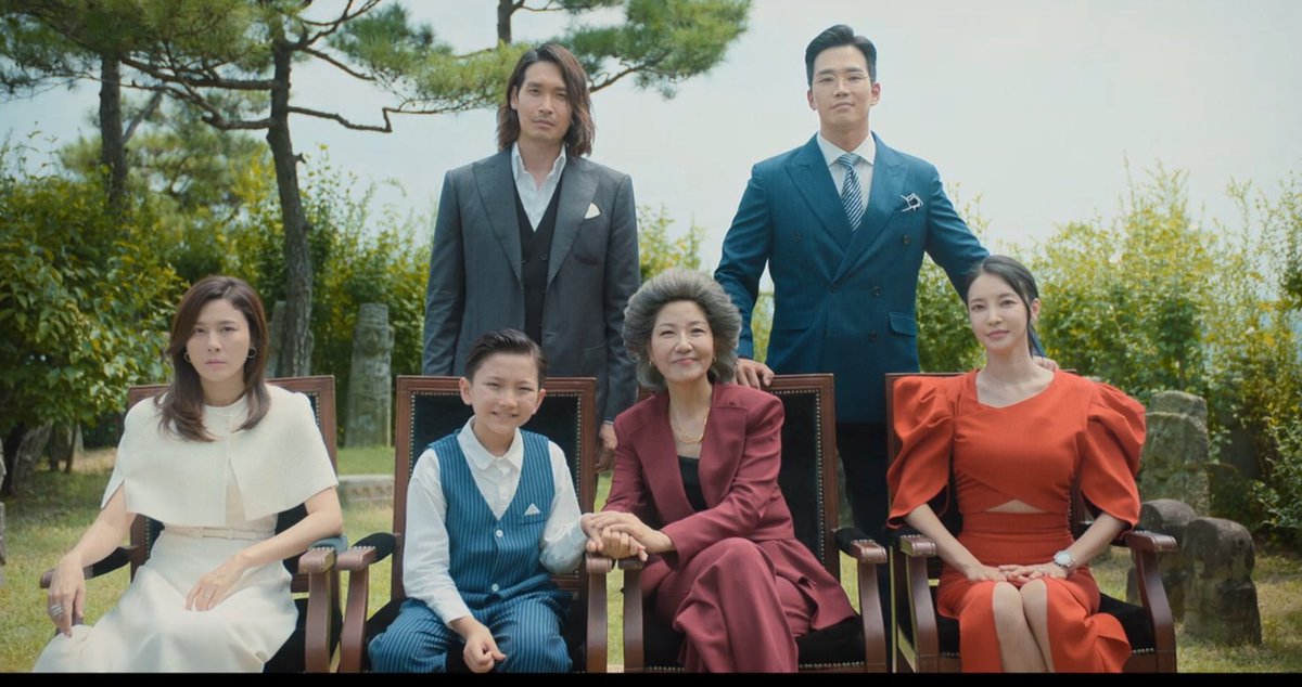 AkrgFullMoon's tweet photo. #RedSwanEp3|#RedSwanEp4|#화인가스캔들|#WanSoo enfrenta a su familia  política, filtrando la información del hijo ilegítimo y el desfalco de dinero, mientras #DoYoon sabe que el cabeza de familia fue ☠️, #Kim sin vergüenza no puede lidiar con nada ahora su hijo es su hermano🤣 https://t.co/CEP91S34jO