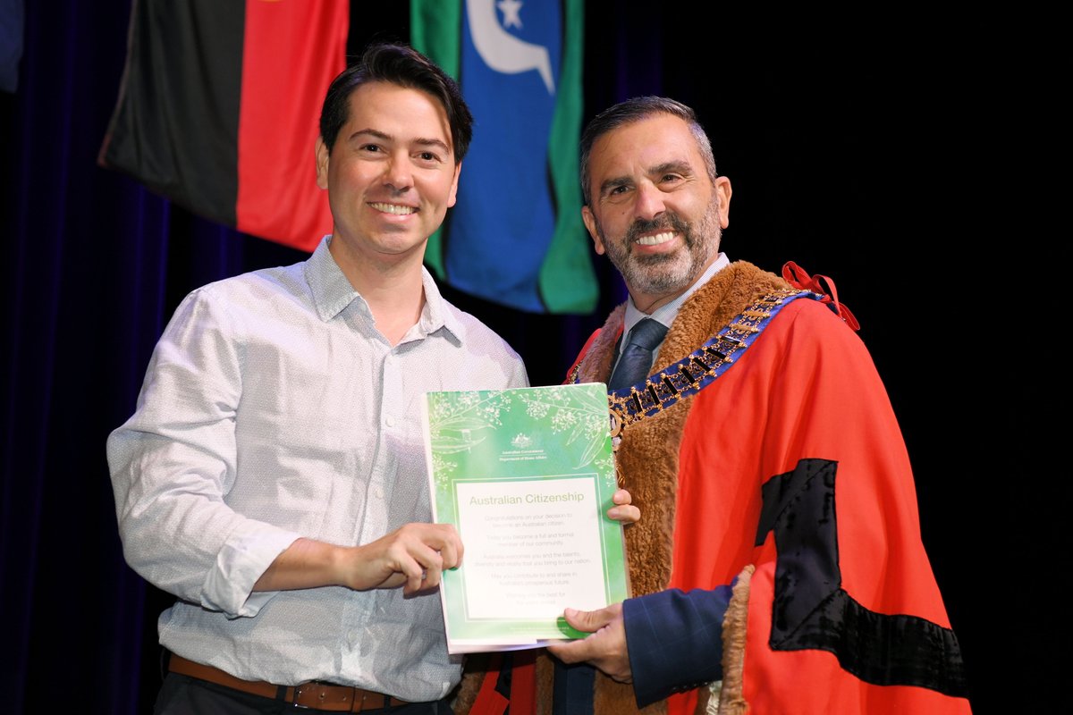 VisAustralia_'s tweet photo. 🎊 Congratulations, Andy, on becoming a #citizen! 📢 Andy Ranero has been our client for a few years; he started his #PermanentResidence journey in #Guatemala. 👇 
🔥 To know his story in #Spanish, go to his YouTube channel:  https://t.co/ToVRfIsHJ5 https://t.co/FhMlO5UOvl