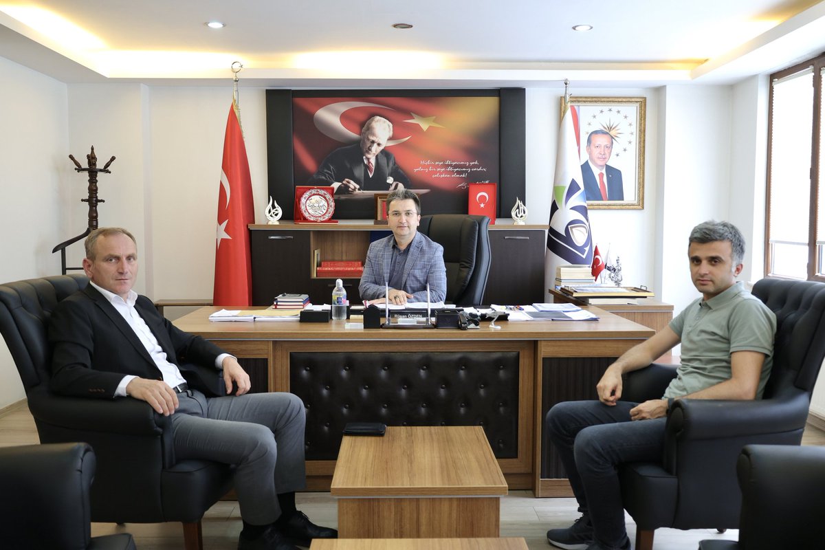 Giresun Gençlik ve Spor İl Müdürümüz Sn. Muzaffer Ergün, Belediye Başkanımız Sn. <a href="/rusan_ozden/">Rüşan Özden</a> ’i makamında ziyaret etti.

İlçemizde yapımı devam eden yatırımlar ve yapılması planlanan projeler üzerine istişarede bulundular.

Nazik ziyaretlerinden dolayı teşekkür ederiz.