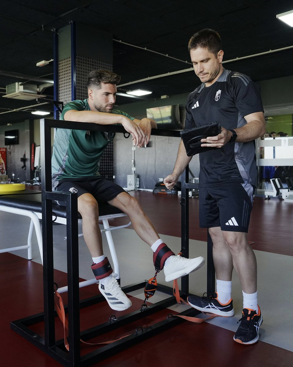 GranadaCF's tweet photo. ¡Luca ya está aquí! ❤️🤍

✅ Reconocimiento médico.

#𝙀𝙩𝙚𝙧𝙣𝙖𝙇𝙪𝙘𝙝𝙖 🇦🇹 https://t.co/kfcn19KkZY