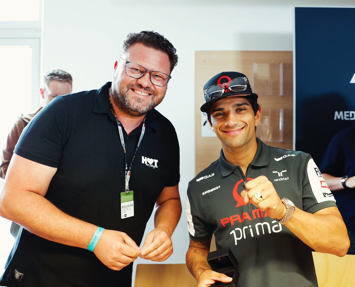 Der Goldene Sachsenring 2024 ging am vergangenen Wochenende an Jorge Martin. Er fuhr die schnellste Rennrunde, stürzte dann aber leider kurz vor Schluss. Vielleicht war unser Ring ein kleines Trostpflaster… Ich wünsche für den Rest der Saison alles Gute! #HohensteinErnstthal