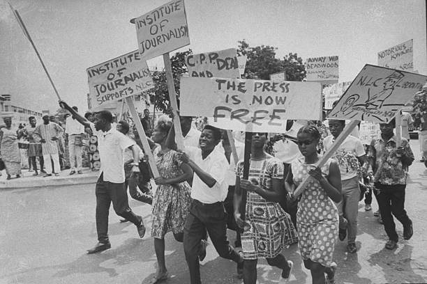 GhanaPoliticalU's tweet image. This was the mood of Ghanaians when Nkrumah was overthrown. Most Ghanaians today would have hated Nkrumah but our social studies books and the hero worship Nkrumah created around himself has made discussing Nkrumah an emotional topic.

Under Nkrumah, you couldn&apos;t criticise him.…