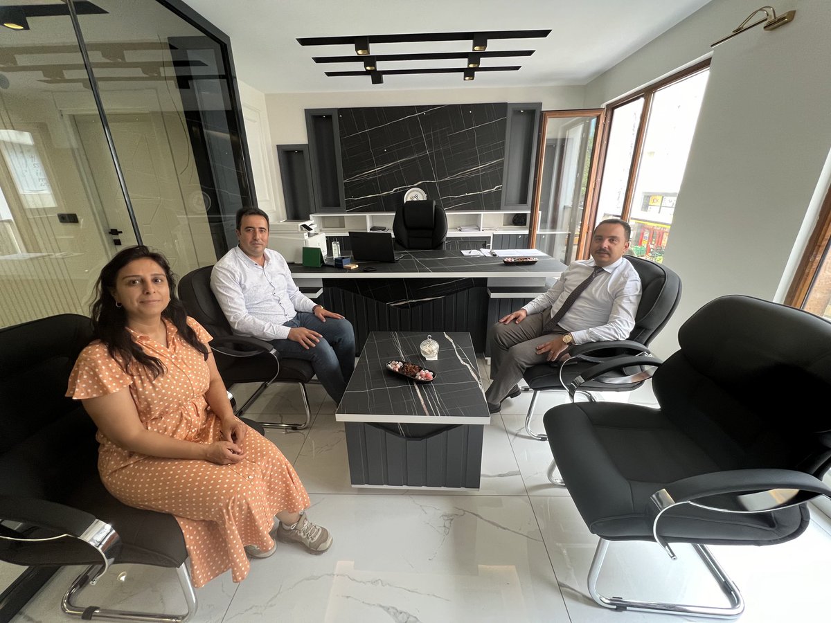 Muradiye Kaymakamımız Sn Melih AYDOĞAN Ofisimize ziyarette bulundu. Muradiye  İlçemize yönelik projeler hakkında istişarede bulunduk.Ziyaretlerinden dolayı Kendilerine şükranlarımızı sunarız.⁦<a href="/muradiyegovtr/">Muradiye Kaymakamlığı</a>⁩ ⁦<a href="/KaymakamAydogan/">Melih Aydoğan</a>⁩