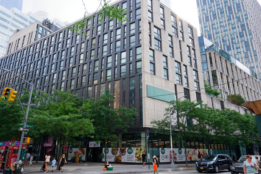 Giant retailer Hobby Lobby moving into  70,000 square feet vacated by Barnes &amp; Noble and Bed Bath &amp; Beyond in Tribeca. rb.gy/2h4ulj