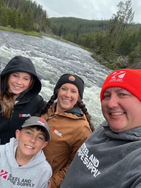 steelandpipe's tweet image. Ryan Sandberg and Family in Yellowstone National Park. Thanks Sandberg Family for bringing us along on your vaca. #vacation #swag 🕶👣💦