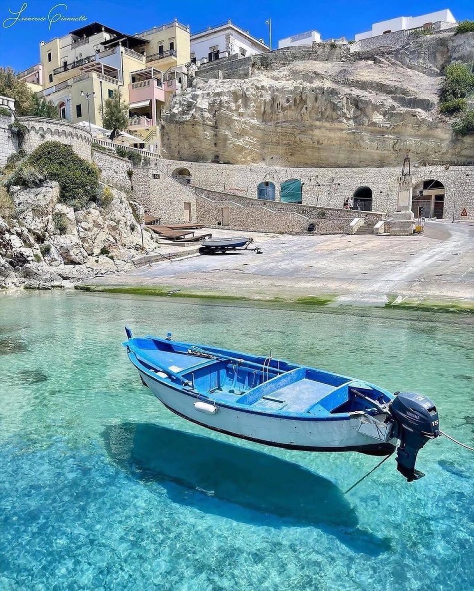 viewsoff's tweet photo. Paradise in Italy. https://t.co/vD753zeNtC