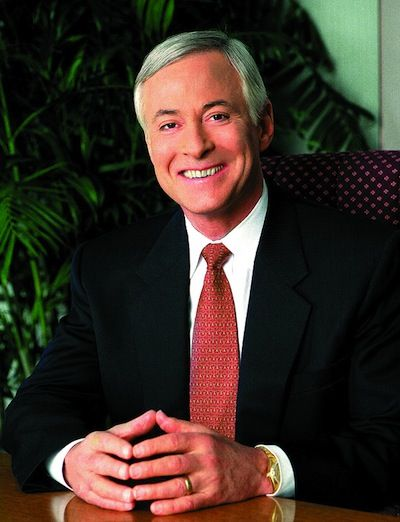 BRIAN TRACY 

Orador motivacional, autor y consultor de negocios. 

Es conocido por sus seminarios y más de 70 libros sobre temas como el éxito, el liderazgo, las ventas y la productividad.

Aquí 10 mensajes impactantes que te ayudaran en tu crecimiento personal: