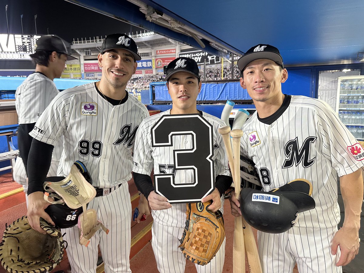chibalotte_pr's tweet photo. #ネフタリ・ソト 選手！#小川龍成 選手！#髙部瑛斗 選手！
こちらの3人も猛打賞です！ 若き1、2番コンビが打線を引っ張り、ソト選手は4打点。
チーム21安打18得点で今季最多安打、最多得点です！
#chibalotte #広報 https://t.co/MBfh9imrMI