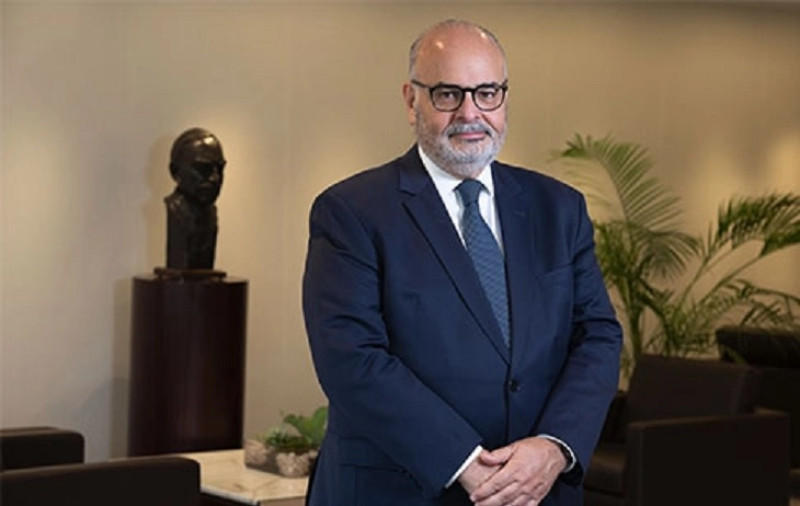 Él es Afonso Bevilacqua, director ejecutivo del FMI y quién se reunirá con autoridades del Banco Central. 

Estarán en al país dos semanas, del 10 al 24 de este mes; verán la Reforma Fiscal y la Reforma Eléctrica. 

Vayan buscando la vaselina 😊😊
¿por qué lo digo? [1/5]