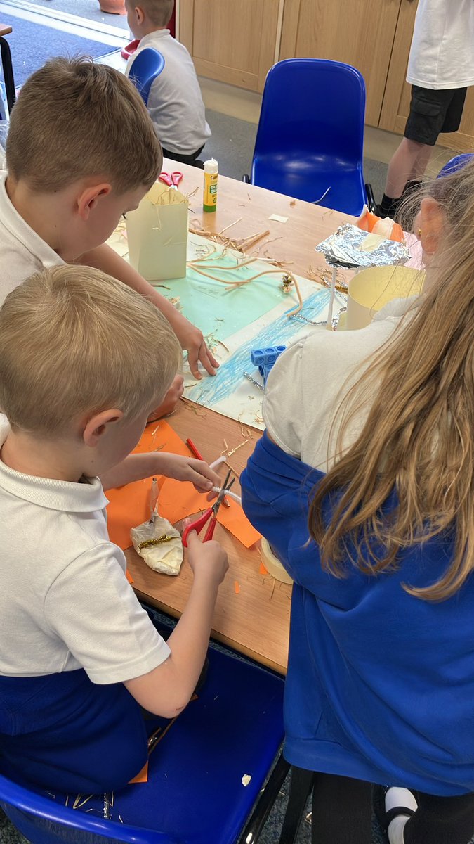 latimerprimary's tweet image. Class AB are undertaking their fieldwork to complete our geography unit on contrasting locations. The children are making 3D models of a village in Africa drawing on their knowledge. #classAB #latimergeography #fieldwork