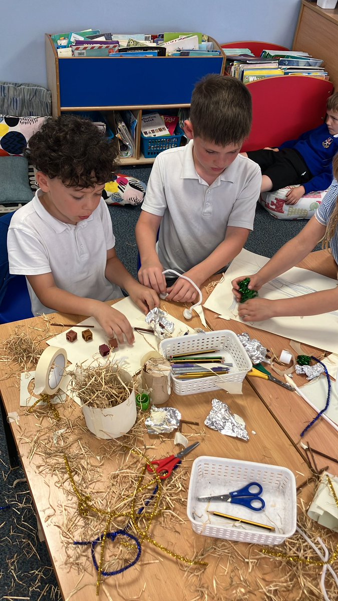 latimerprimary's tweet image. Class AB are undertaking their fieldwork to complete our geography unit on contrasting locations. The children are making 3D models of a village in Africa drawing on their knowledge. #classAB #latimergeography #fieldwork