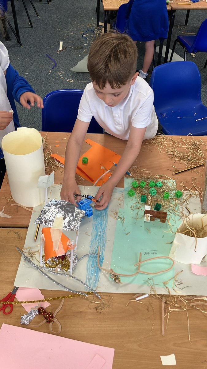 latimerprimary's tweet image. Class AB are undertaking their fieldwork to complete our geography unit on contrasting locations. The children are making 3D models of a village in Africa drawing on their knowledge. #classAB #latimergeography #fieldwork