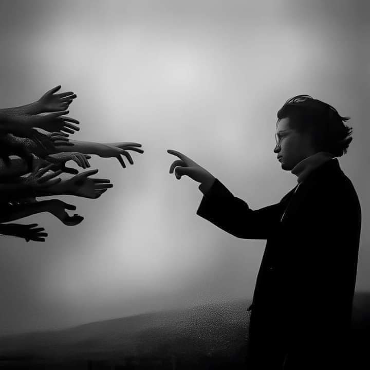 بُرے وقت میں سہارا بننے والا ایک ہاتھ ہزار دلاسہ دینے والے ہاتھوں سے بہتر ہے۔
#قومی_زبان