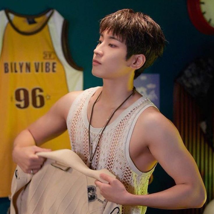 wonuversee's tweet photo. not wonwoo https://t.co/bxmES3qiud