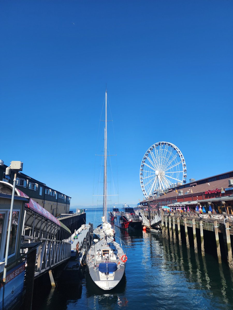Lynettets's tweet photo. Seattle downtown https://t.co/TpCKTgyoER