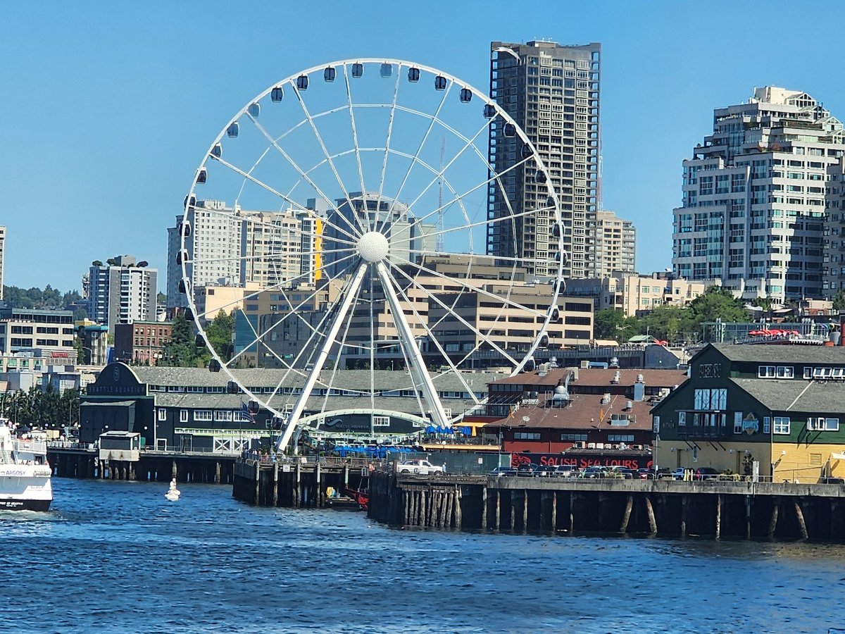 Lynettets's tweet photo. Seattle downtown https://t.co/TpCKTgyoER
