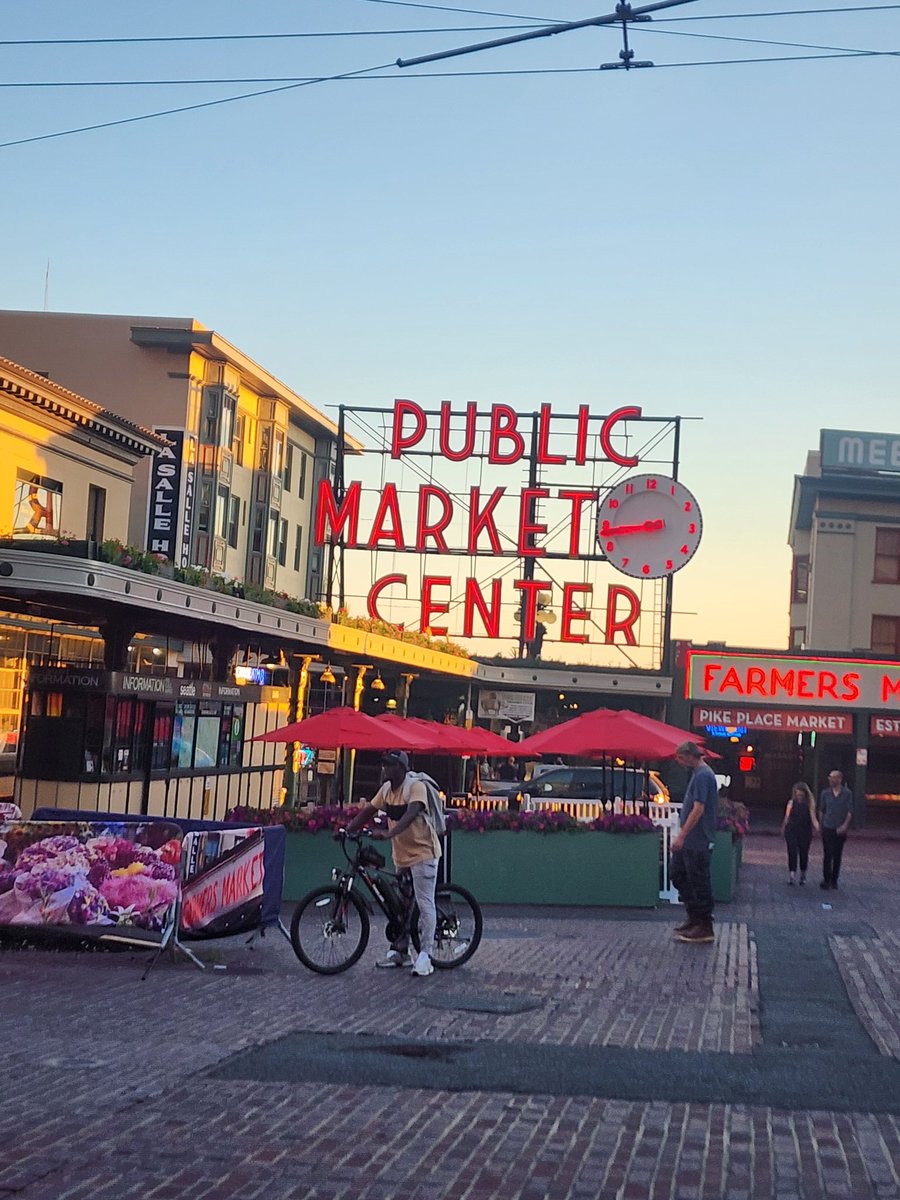 Lynettets's tweet photo. Seattle downtown https://t.co/TpCKTgyoER