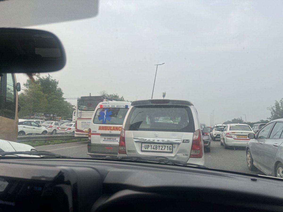 hemadri_02's tweet photo. @gurgaonpolice 
@DC_Gurugram 
@TrafficGGM @dtptraffic https://t.co/dmsNYsCQLV